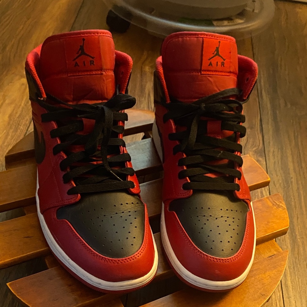 Jordan 1 Men's "Reverse Bred" - Picture 2 of 8